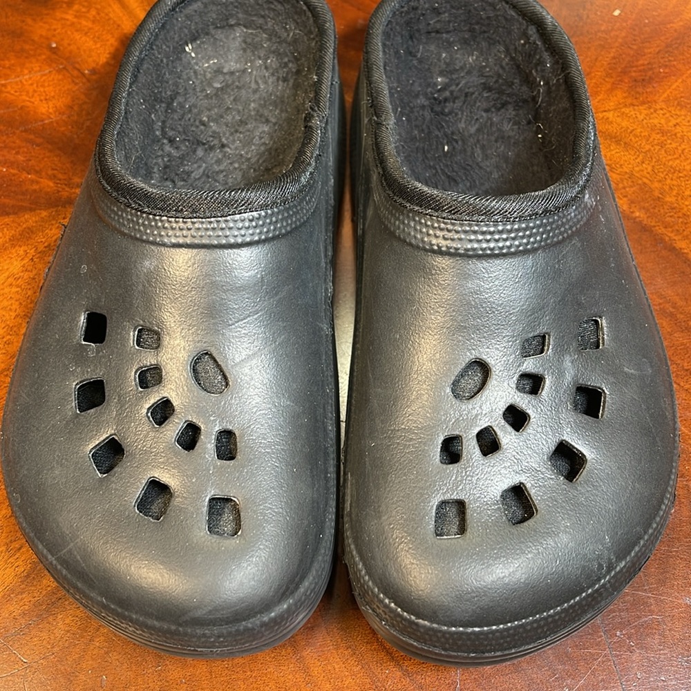Clog shoes size W 7/8. Black